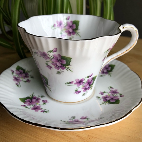 Salisbury Purple Violet Fine Bone China Scalloped Edge Teacup & Saucer Set - Picture 3 of 9